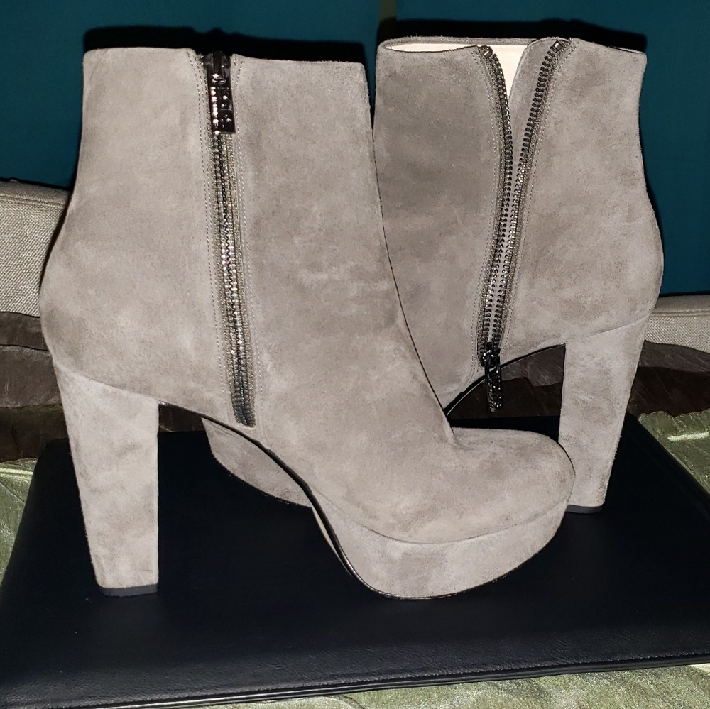 Michael Kors Grey Suede Boots with Leather Lining